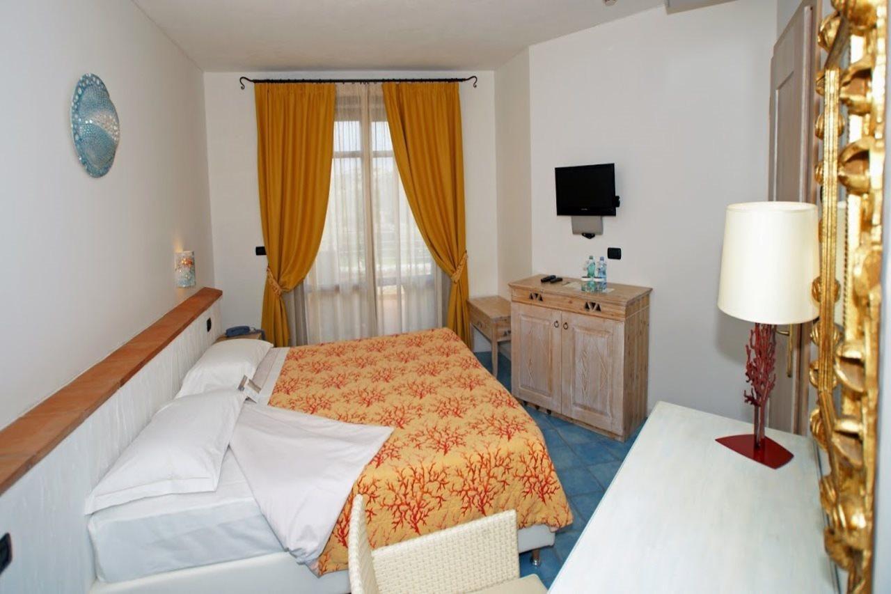 Baia Caddinas Clubresidence Golfo Aranci Esterno foto